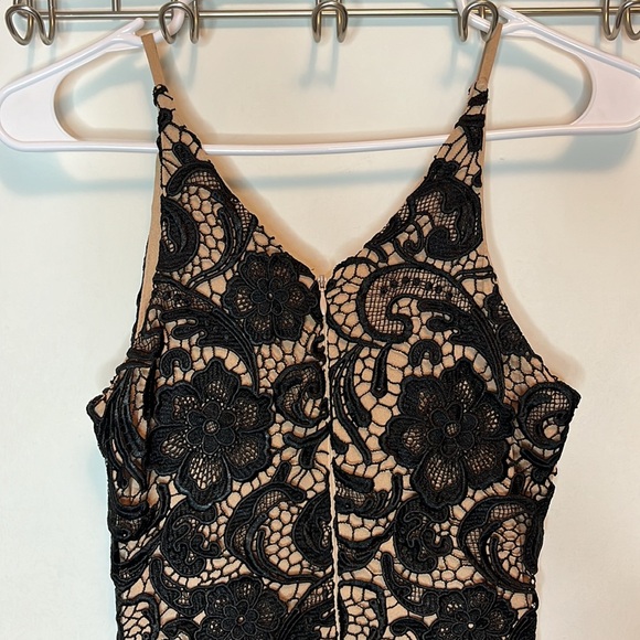 Dress the Population Sophia lace mermaid gown - Picture 9 of 15